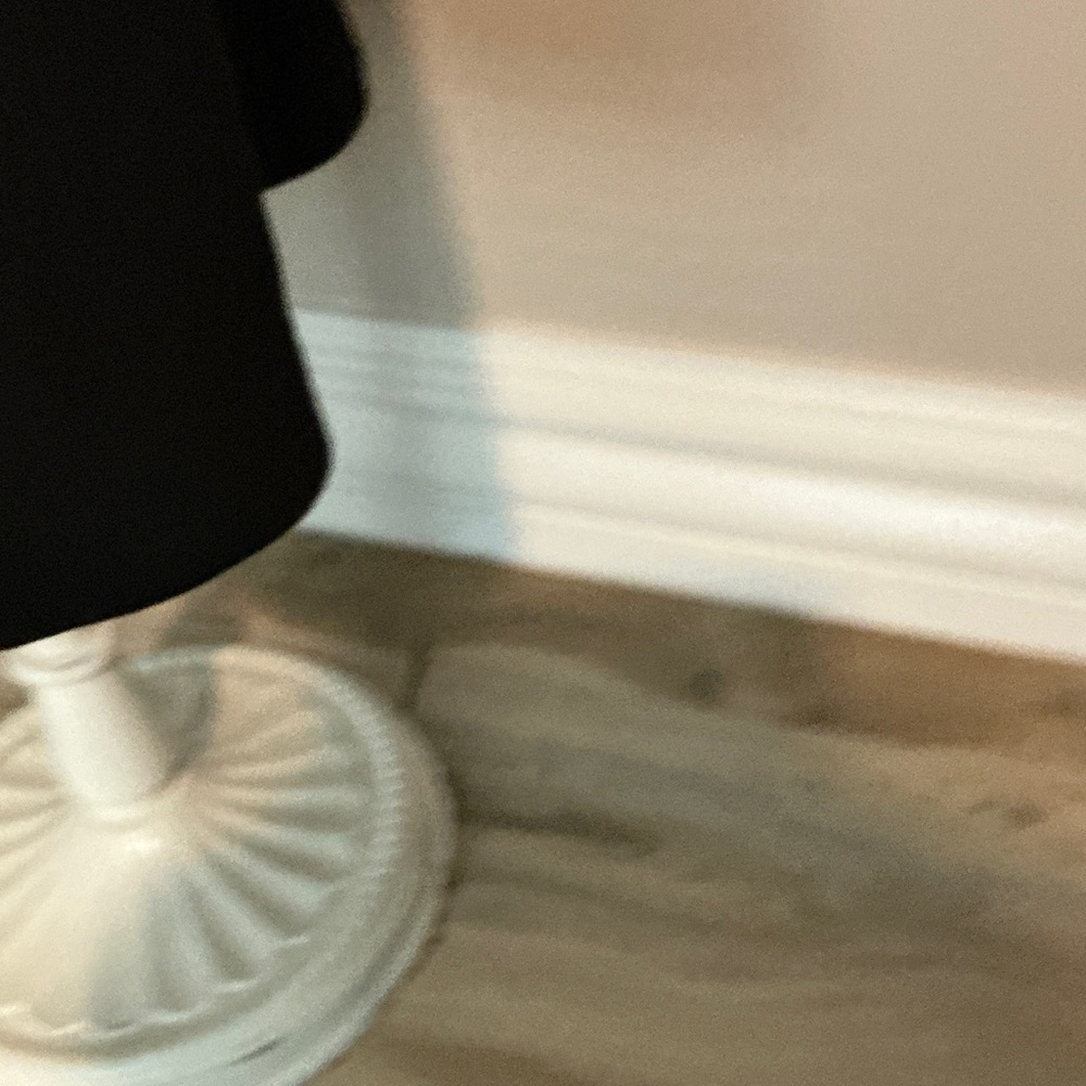 Elegant Black Luxury Trench Coat with Fur Collar - Picture 5 of 8